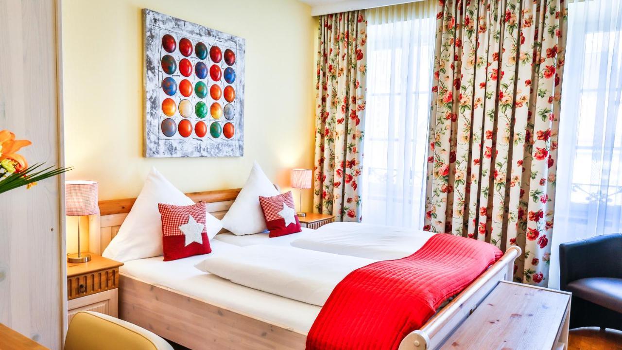Hotel Zum Goldenen Loewen Баден-Баден Екстериор снимка
