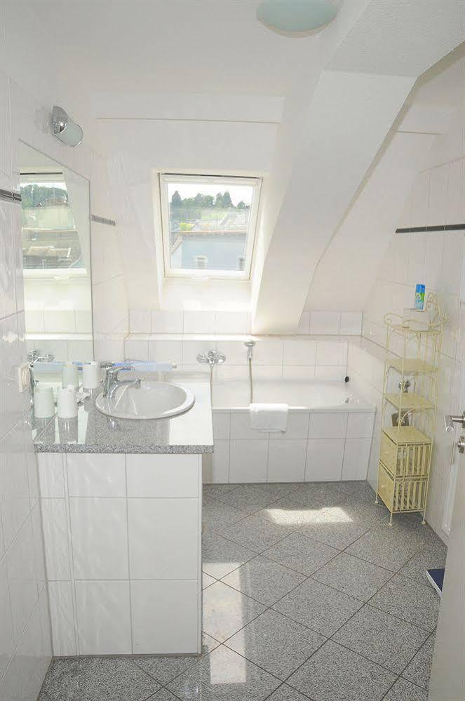 Hotel Zum Goldenen Loewen Баден-Баден Екстериор снимка