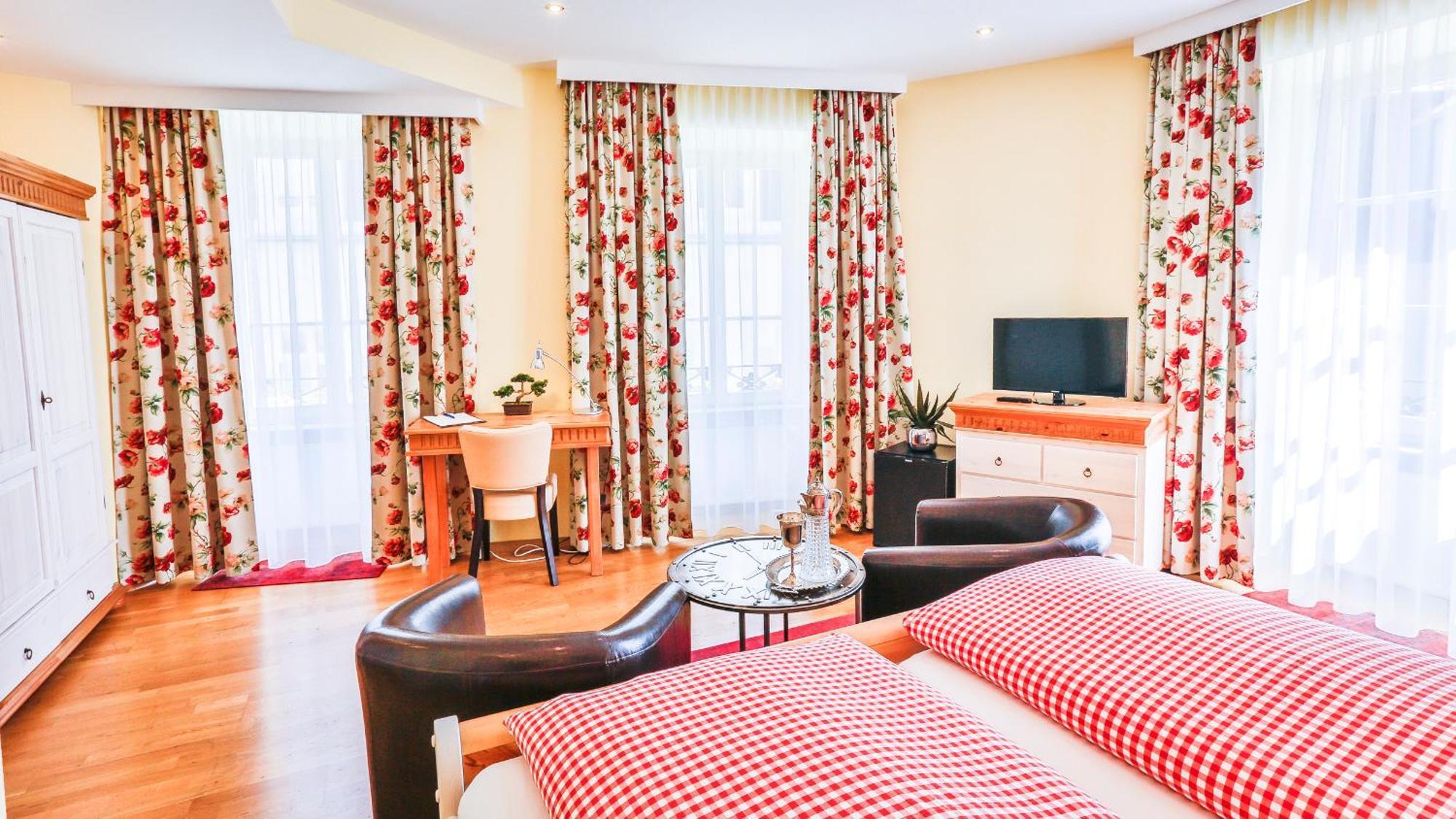 Hotel Zum Goldenen Loewen Баден-Баден Стая снимка