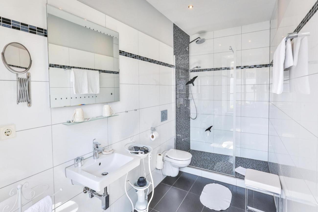 Hotel Zum Goldenen Loewen Баден-Баден Екстериор снимка