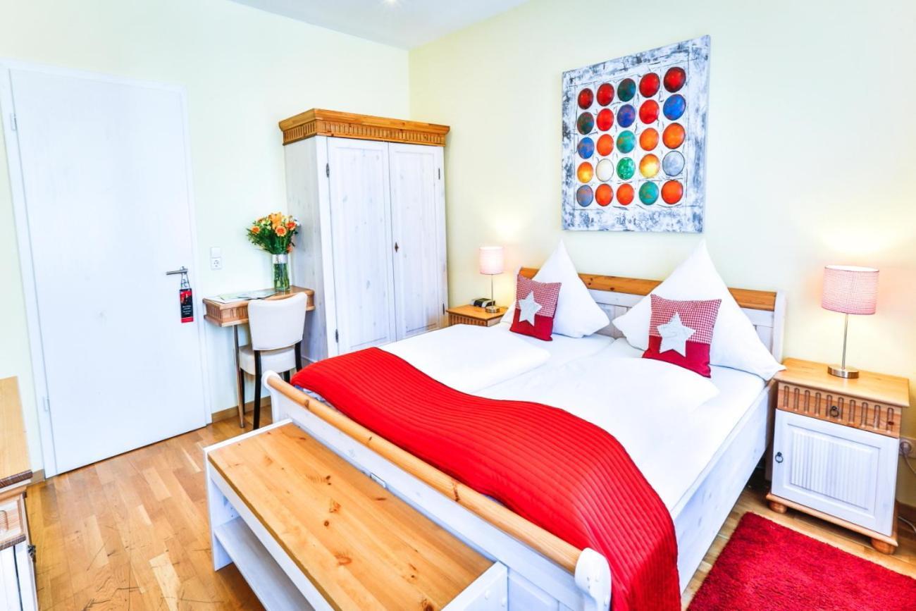 Hotel Zum Goldenen Loewen Баден-Баден Екстериор снимка