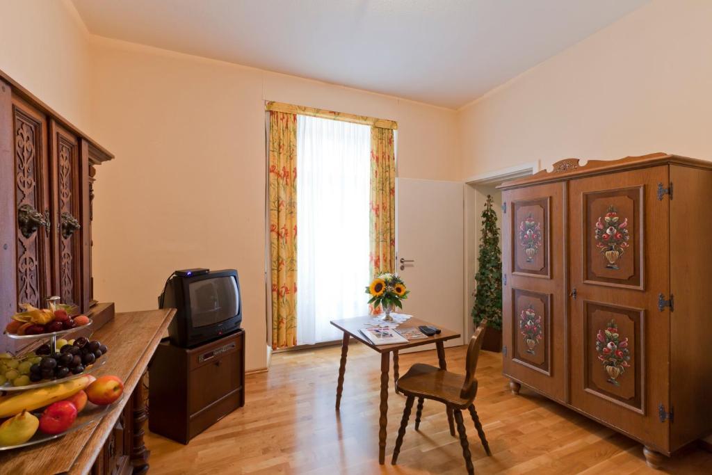Hotel Zum Goldenen Loewen Баден-Баден Стая снимка
